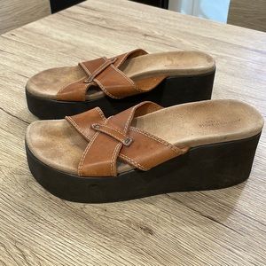American Eagle ladies sandals